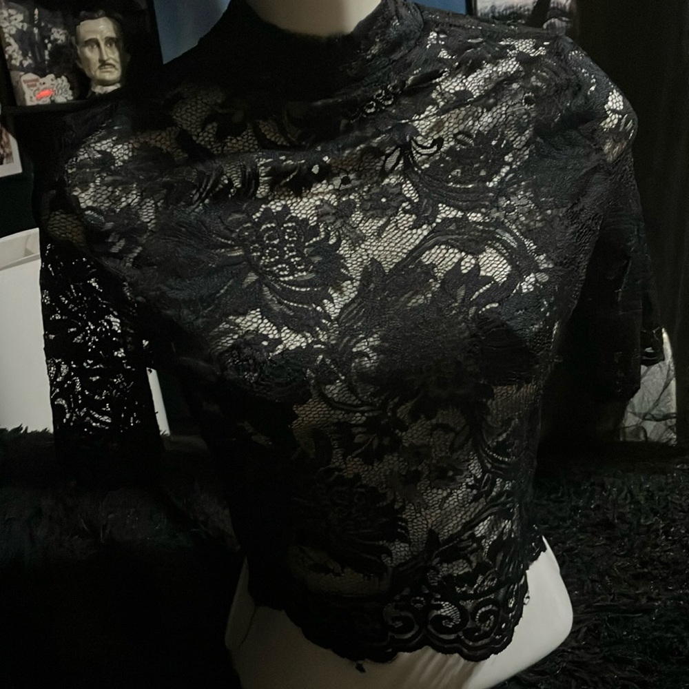Black lace crop
